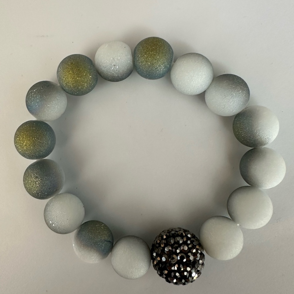 New one piece Hand Bracelets in color blue